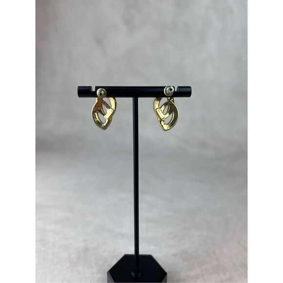 Vintage Crown Trifari Stud 1” Pierced Drop Earrings Gold Tone Red Enamel Vintage - Picture 6 of 7